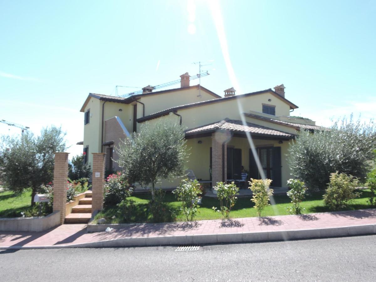 La Casa Di Marco E Lorella Fratta Todina Esterno foto