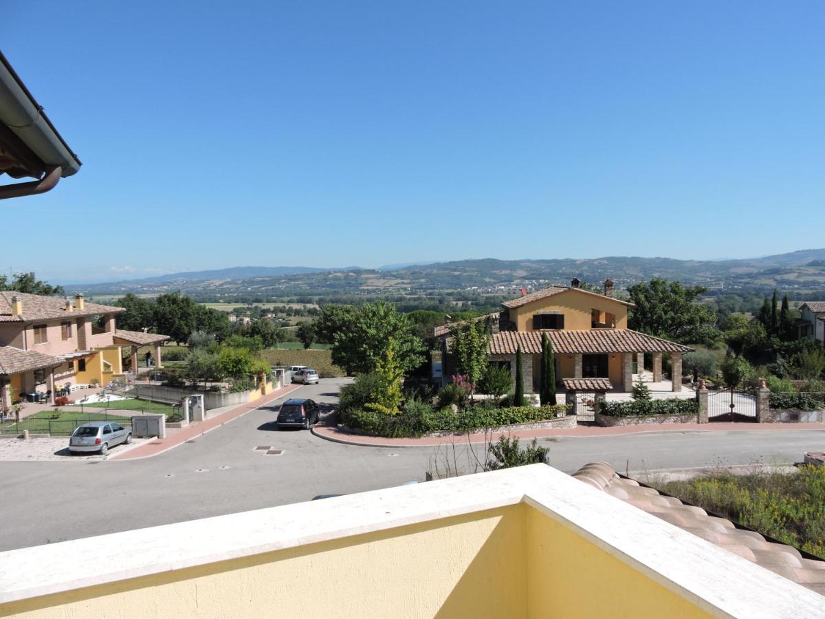 La Casa Di Marco E Lorella Fratta Todina Esterno foto